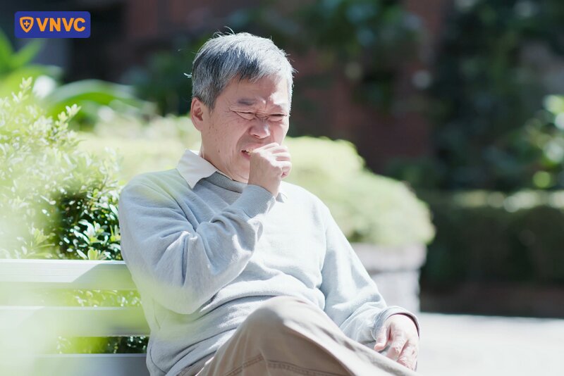 người lớn tuổi bị ho