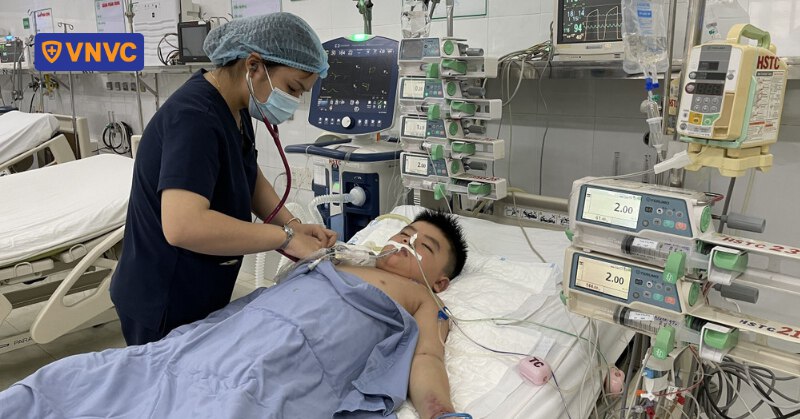 sốt xuất huyết tiến triển nặng