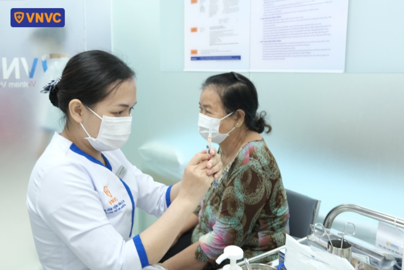 tiêm chủng cho người cao tuổi tại vnvc