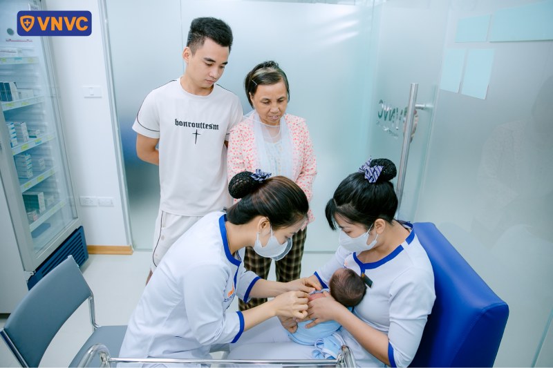 tiêm vắc xin cho bé tại vnvc ứng hòa