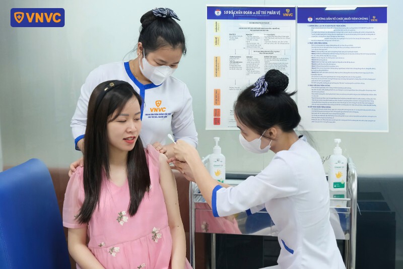 tiêm vắc xin cho mẹ bầu tại vnvc