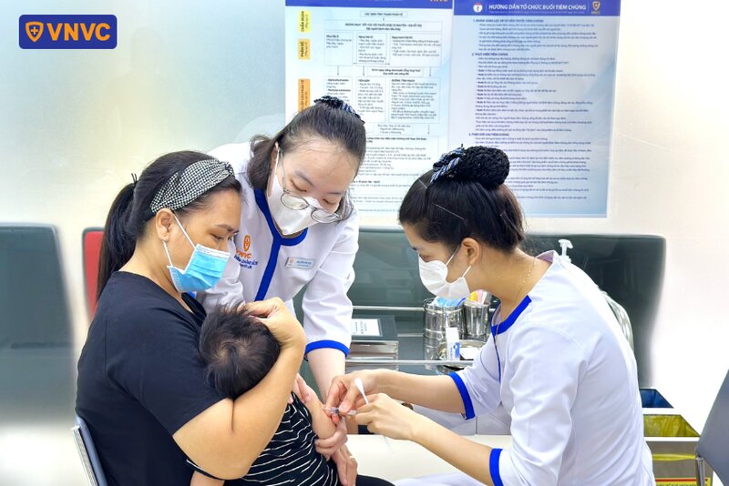 tiêm vắc xin sau khi bị chó cắn