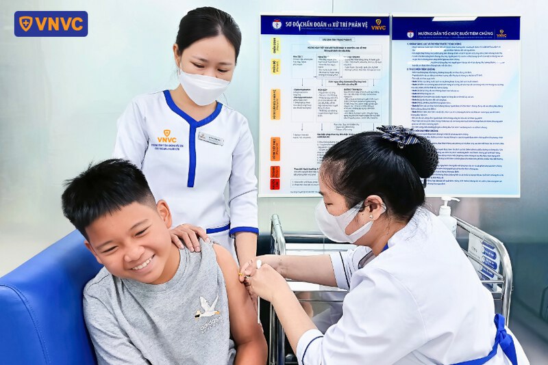 tiêm vắc xin phòng sốt xuất huyết cho trẻ em