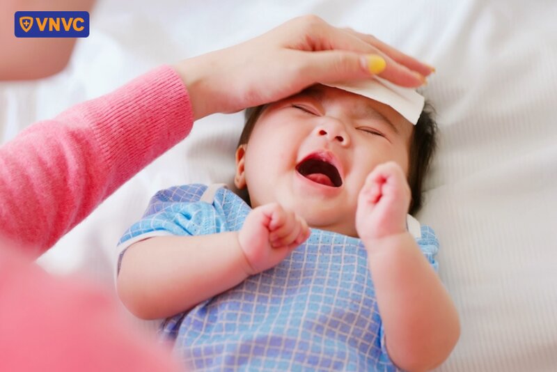 trẻ có thể bị sốt do tiêu chảy