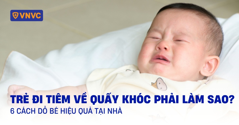trẻ đi tiêm về quấy khóc phải làm sao