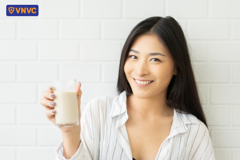 uống nước gạo rang chữa tiêu chảy