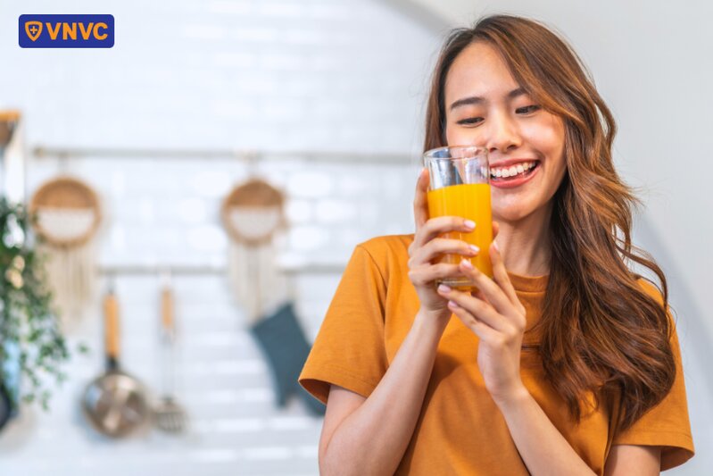 uống nước trái cây