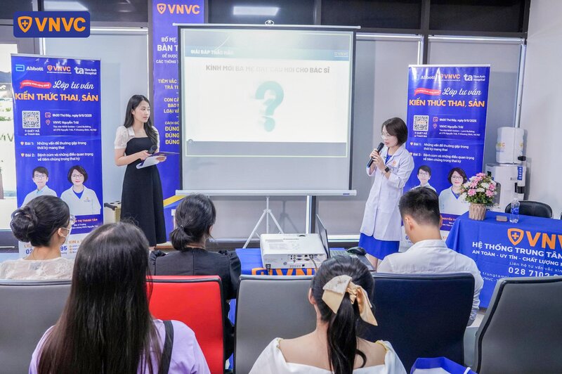 bác sĩ trả lời các câu hỏi