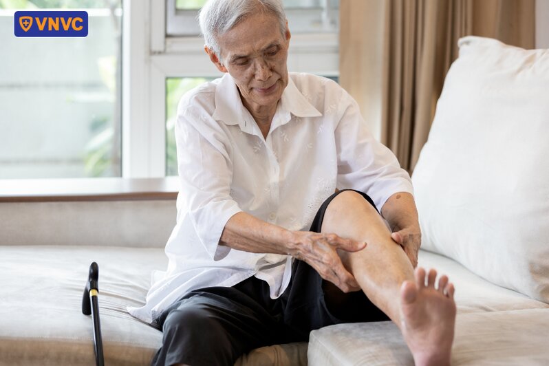 biến chứng đau khớp dai dẳng và cứng khớp
