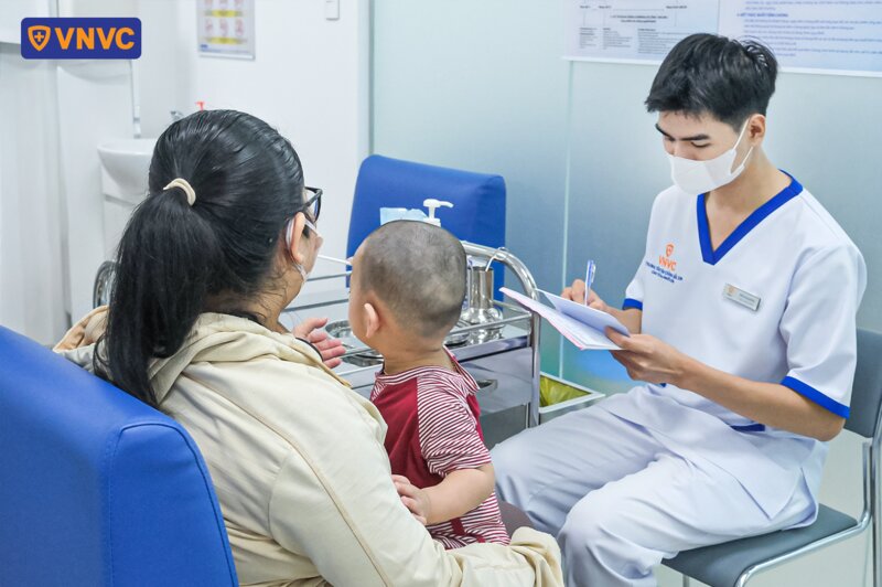kiểm tra thông tin trước tiêm chủng