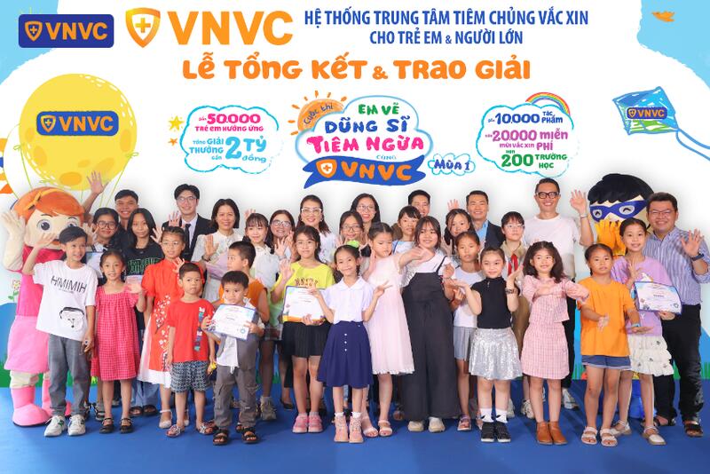 lễ trao giải vẽ dũng sĩ tiêm ngừa