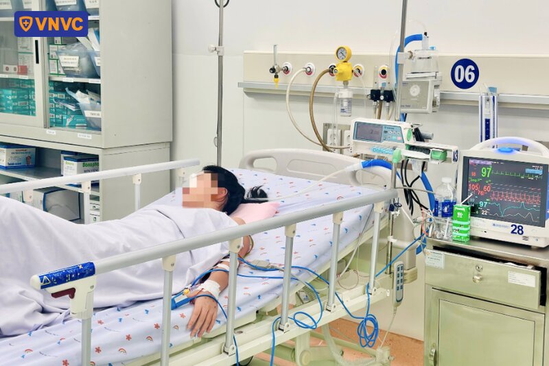 nhập viện điều trị sốt xuất huyết