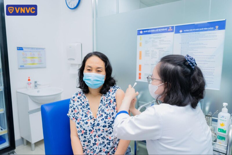 tiêm vắc xin cho người lớn tại vnvc