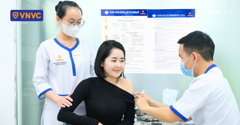 tiêm vắc xin cho phụ nữ