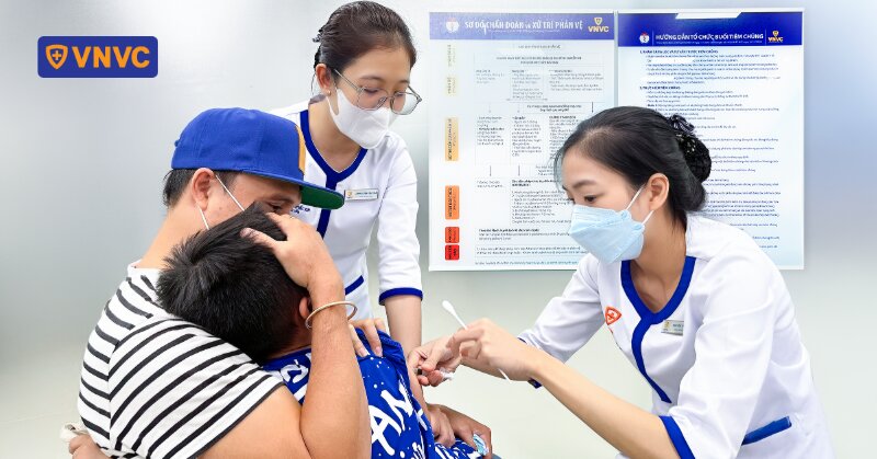 tiêm vắc xin phòng 5 huyết thanh não mô cầu