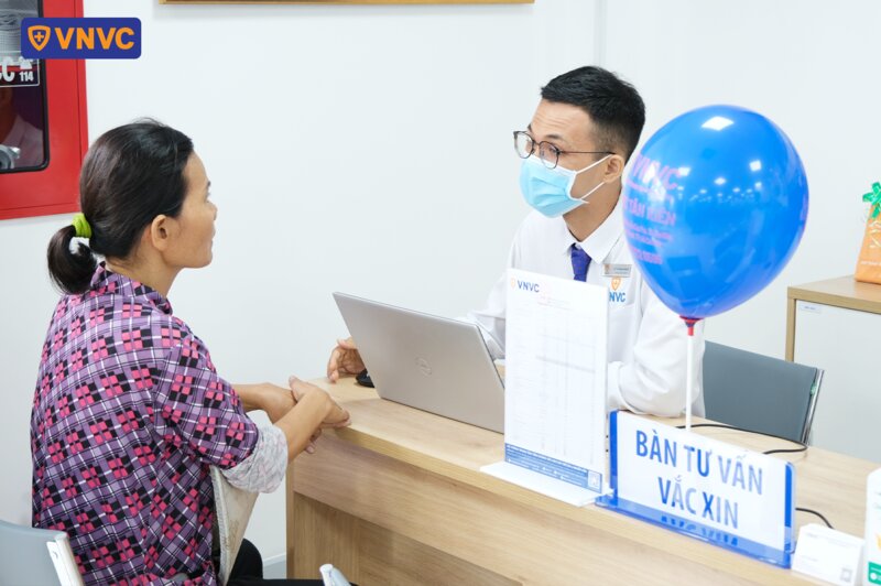 tư vấn tiêm vắc xin cho người lớn tuổi