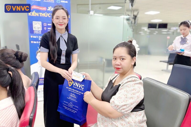 vnvc trao quà cho bà bầu