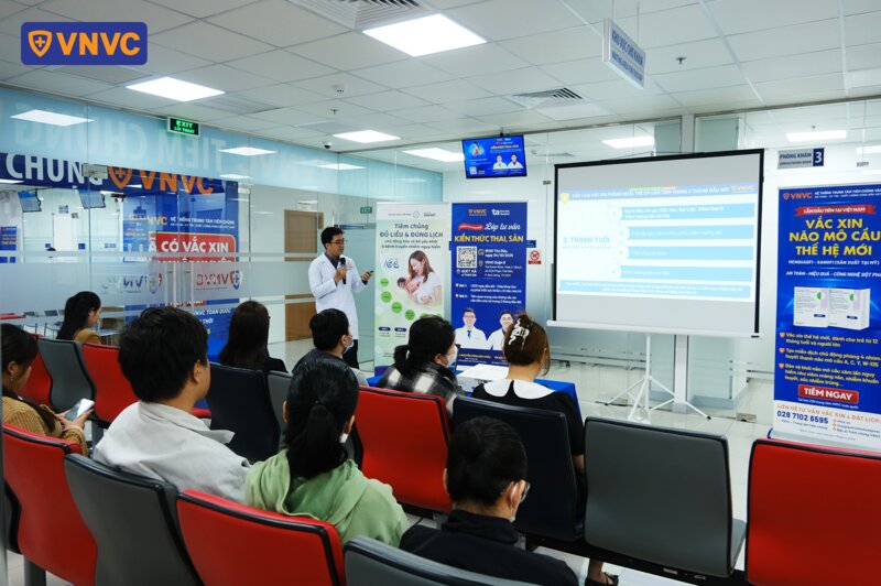 bác sĩ giảng bài