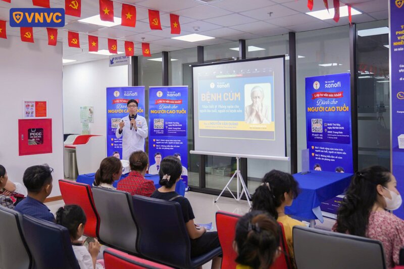 bác sĩ truyền đạt kiến thức