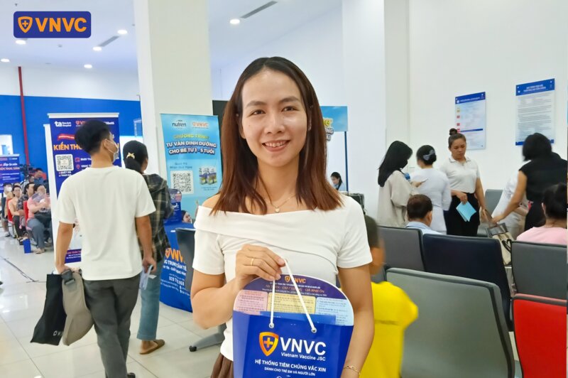 nhận quà khi tham dự lớp học tiền sản