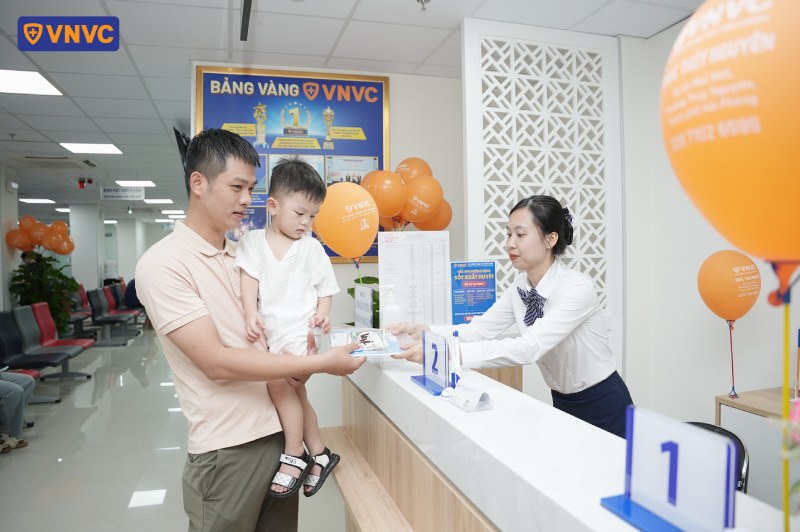 nhân viên vnvc tư vấn tận tình