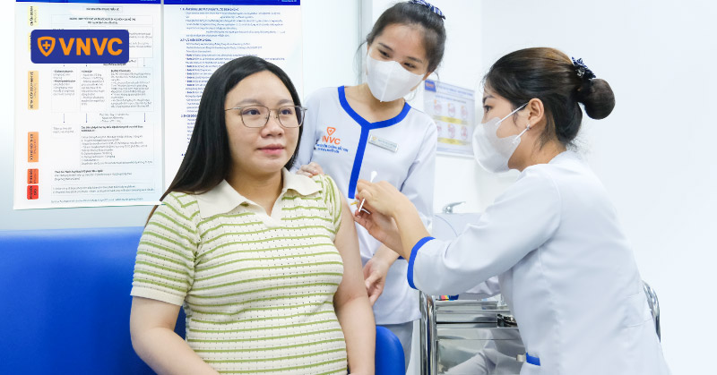 tiêm vắc xin cho mẹ bầu