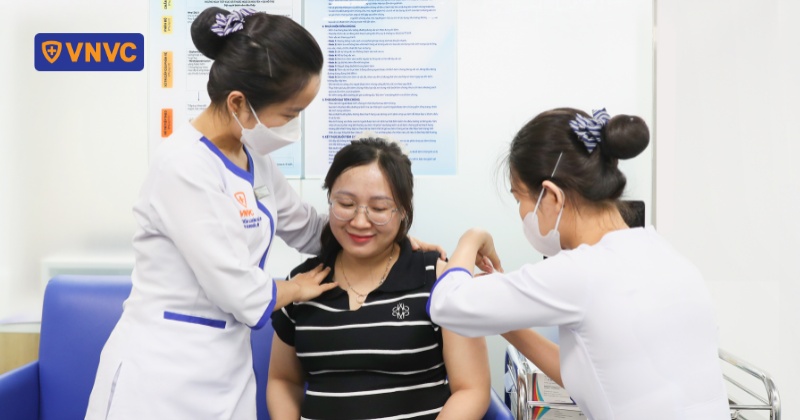 tiêm vaccine bà bầu