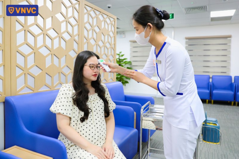 tư vấn tiêm chủng cho mẹ bầu