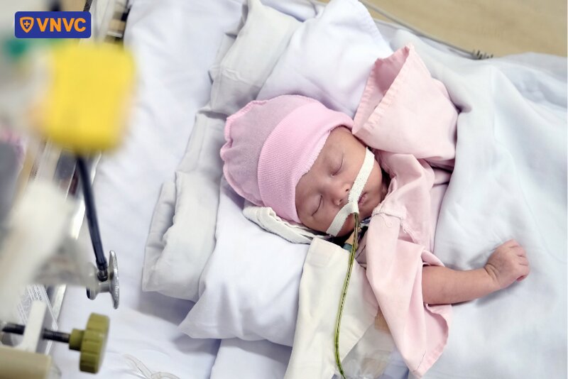 bé sơ sinh phải thở máy