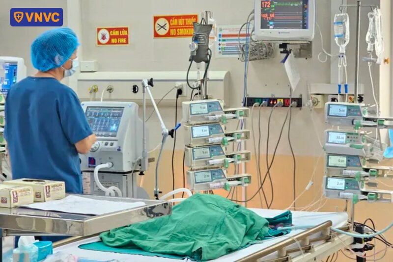 em bé phải cấp cứu