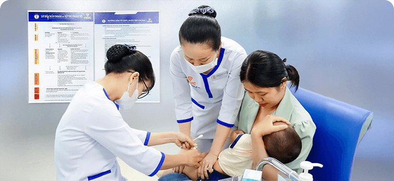 tiêm vắc xin cho bé tại vnvc