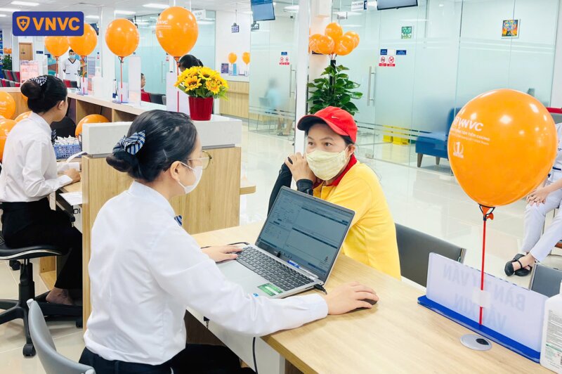 khách hàng đăng ký tiêm chủng