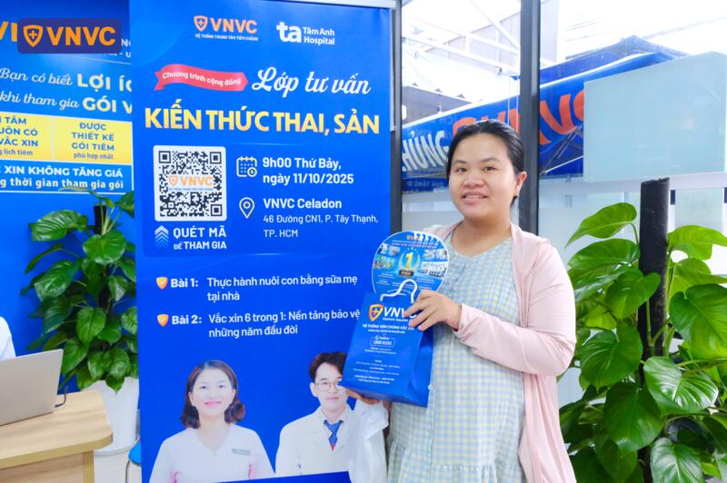 mẹ bầu chụp ảnh lưu niệm