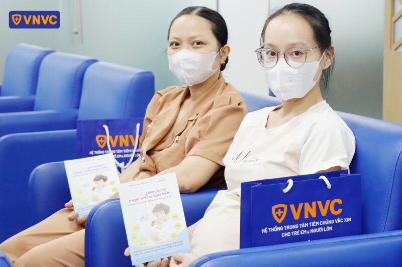 mẹ bầu tham dự chương trình