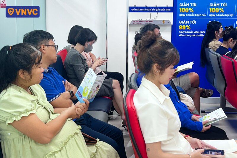 mẹ bầu xem tài liệu