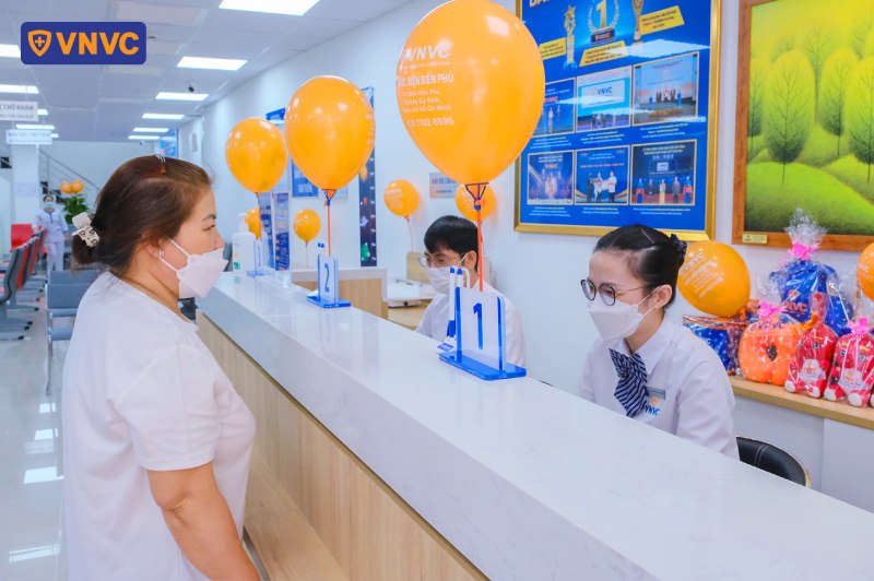 người cao tuổi đăng ký tiêm vắc xin