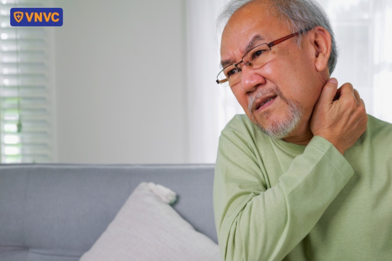 người cao tuổi đau nhức do cảm cúm