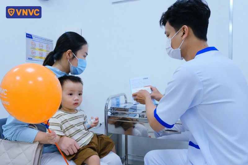 thăm khám trước khi tiêm