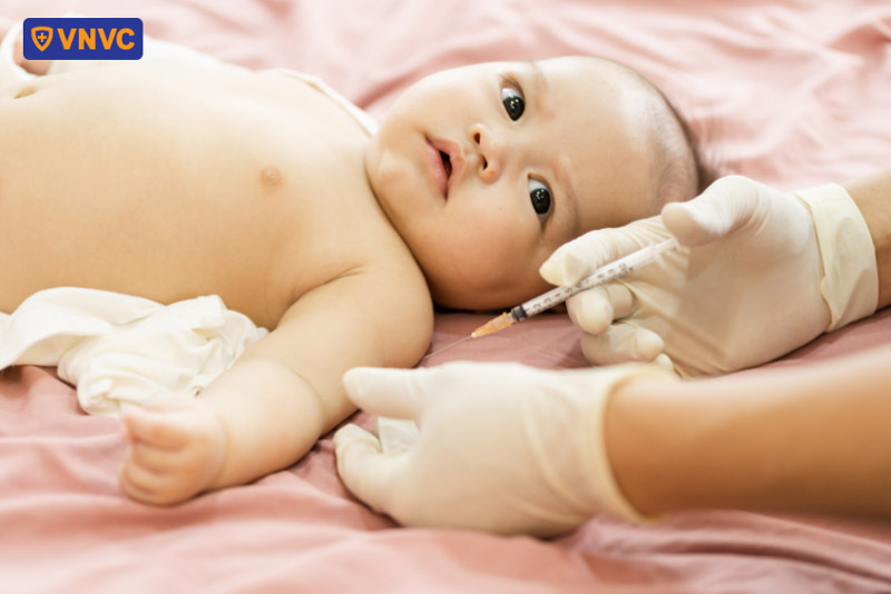 tiêm phòng cho bé sơ sinh