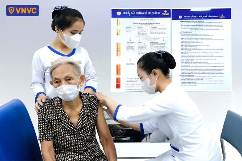 tiêm vắc xin rsc cho người cao tuổi
