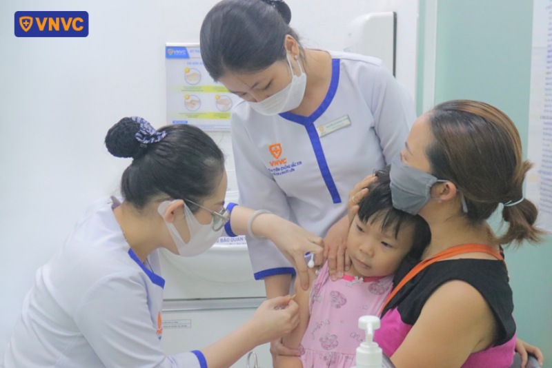 tiêm vaccine phế cầu 13 cho trẻ em