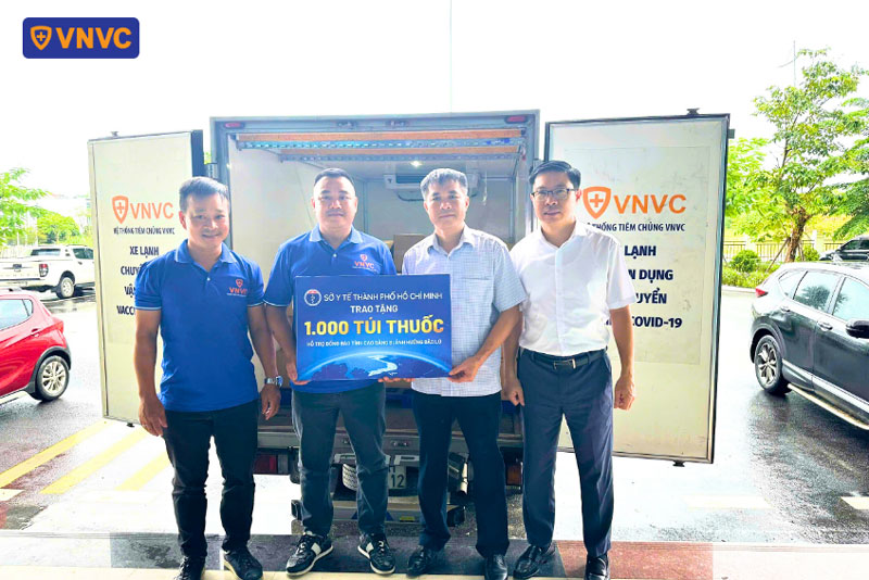 trao tặng 1000 túi thuốc