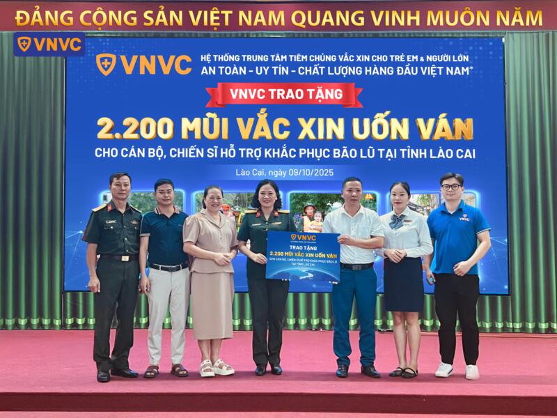 trao tặng vắc xin uốn ván cho lào cai