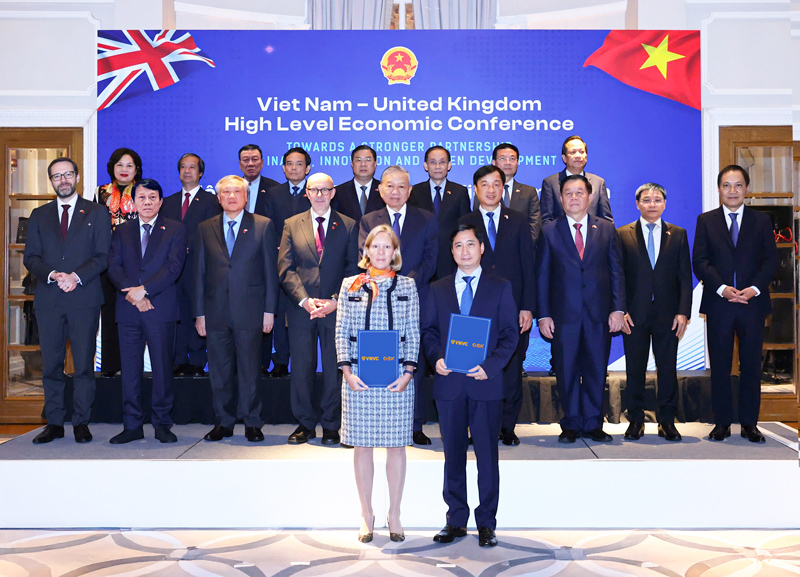 trao văn kiện hợp tác vnvc và gsk