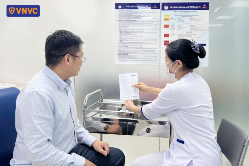 bác sĩ chẩn đoán viêm phế quản mãn tính