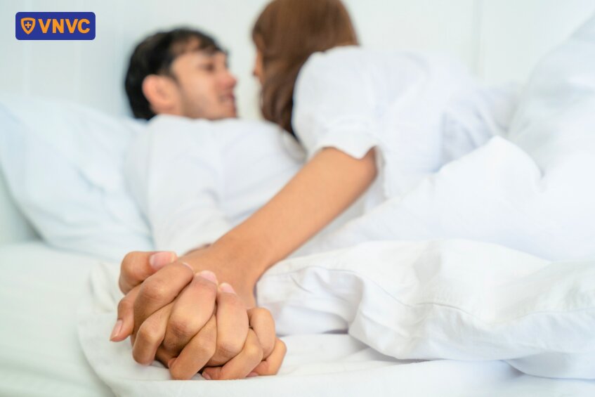 bạn tình ngủ cùng nhau