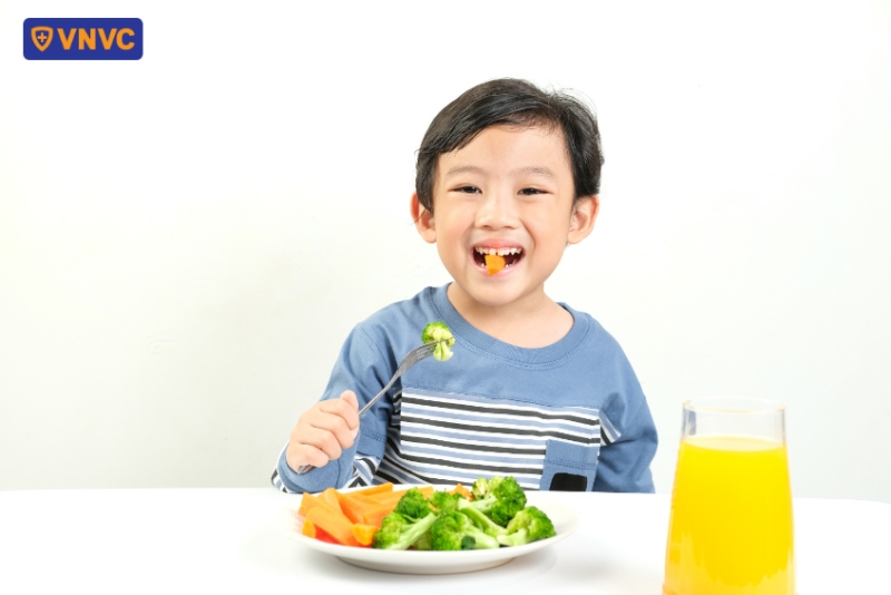 cho bé ăn nhiều rau củ