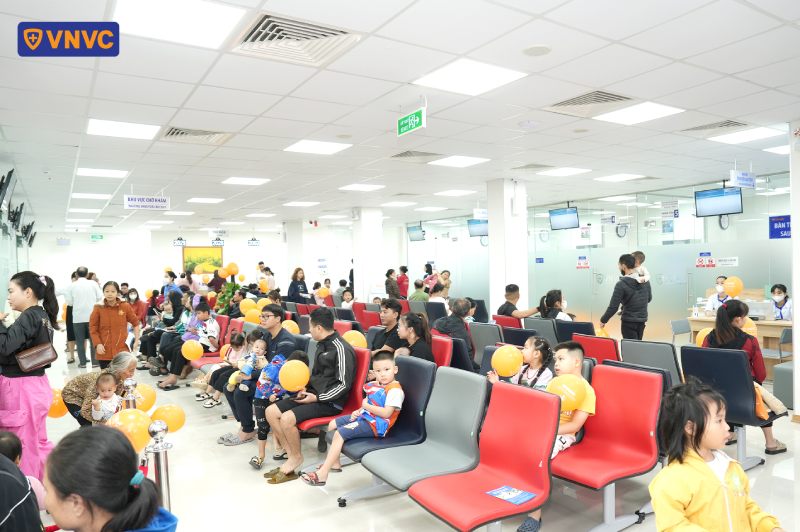 đông đảo khách hàng đến khai trương vnvc nghĩa hưng