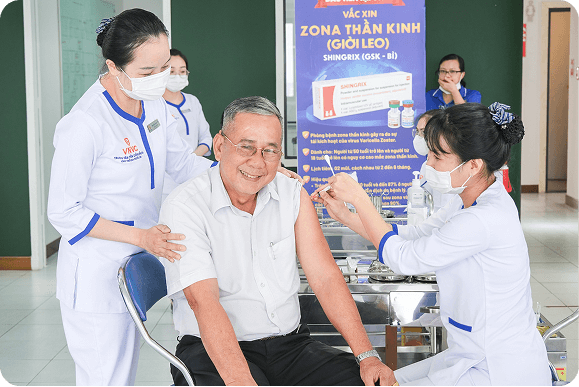 tiêm vắc xin cho người già