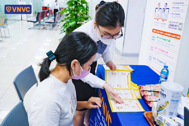 hướng dẫn thực đơn ăn dặm cho bé